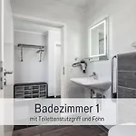 Komfortables Strandzauber Auf Fuer 8 Personen Mit 4 Schlafzimmern Und 2 Baedern بيت للعطل فيهمارن