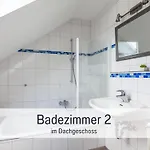 Komfortables Strandzauber Auf Fuer 8 Personen Mit 4 Schlafzimmern Und 2 Baedern بيت للعطل فيهمارن